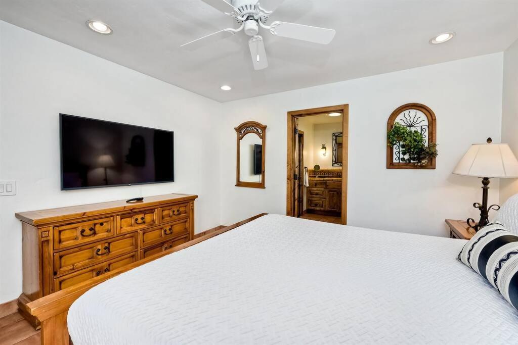 Great Group Retreat! Hacienda Decor, Spacious Floor Plan, Private Backyard Carlsbad Esterno foto