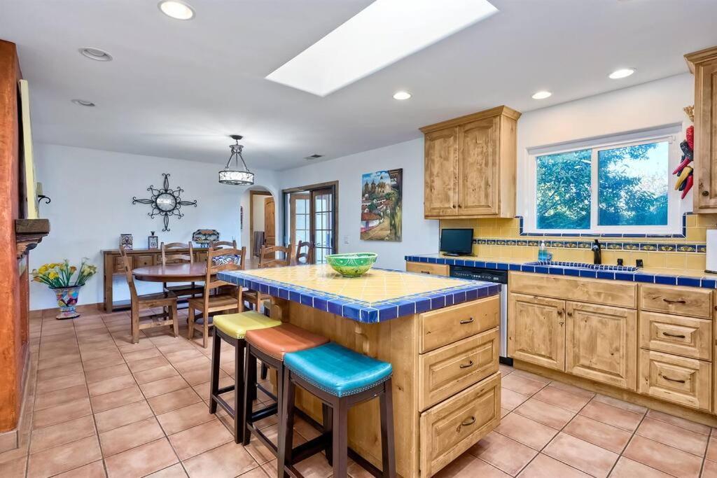 Great Group Retreat! Hacienda Decor, Spacious Floor Plan, Private Backyard Carlsbad Esterno foto