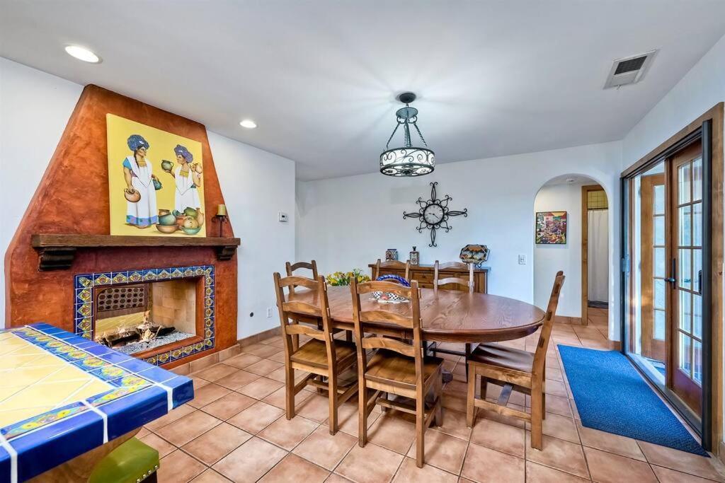 Great Group Retreat! Hacienda Decor, Spacious Floor Plan, Private Backyard Carlsbad Esterno foto