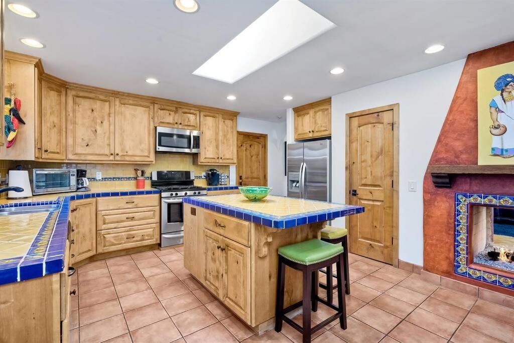 Great Group Retreat! Hacienda Decor, Spacious Floor Plan, Private Backyard Carlsbad Esterno foto