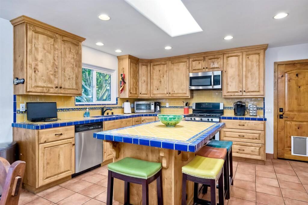Great Group Retreat! Hacienda Decor, Spacious Floor Plan, Private Backyard Carlsbad Esterno foto